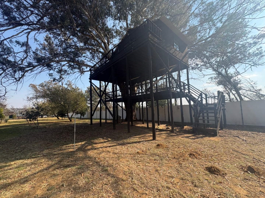 7 Bedroom Property for Sale in Walker Fruit Farms Gauteng