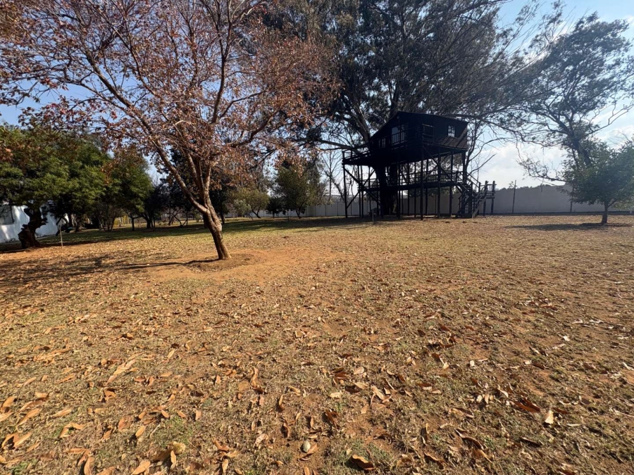 7 Bedroom Property for Sale in Walker Fruit Farms Gauteng