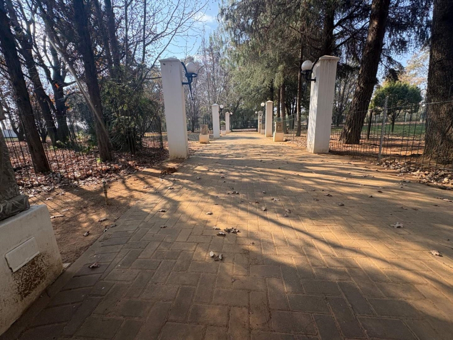 7 Bedroom Property for Sale in Walker Fruit Farms Gauteng