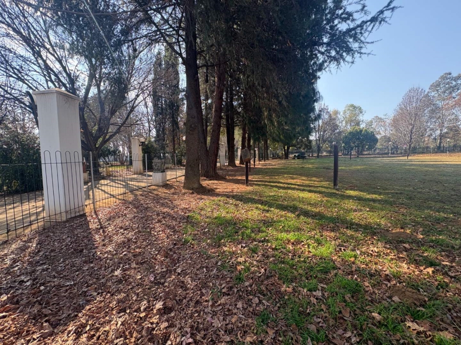 7 Bedroom Property for Sale in Walker Fruit Farms Gauteng