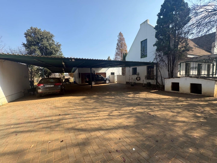 7 Bedroom Property for Sale in Walker Fruit Farms Gauteng