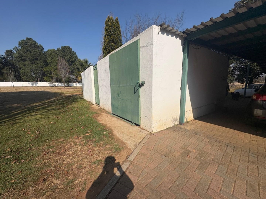 7 Bedroom Property for Sale in Walker Fruit Farms Gauteng