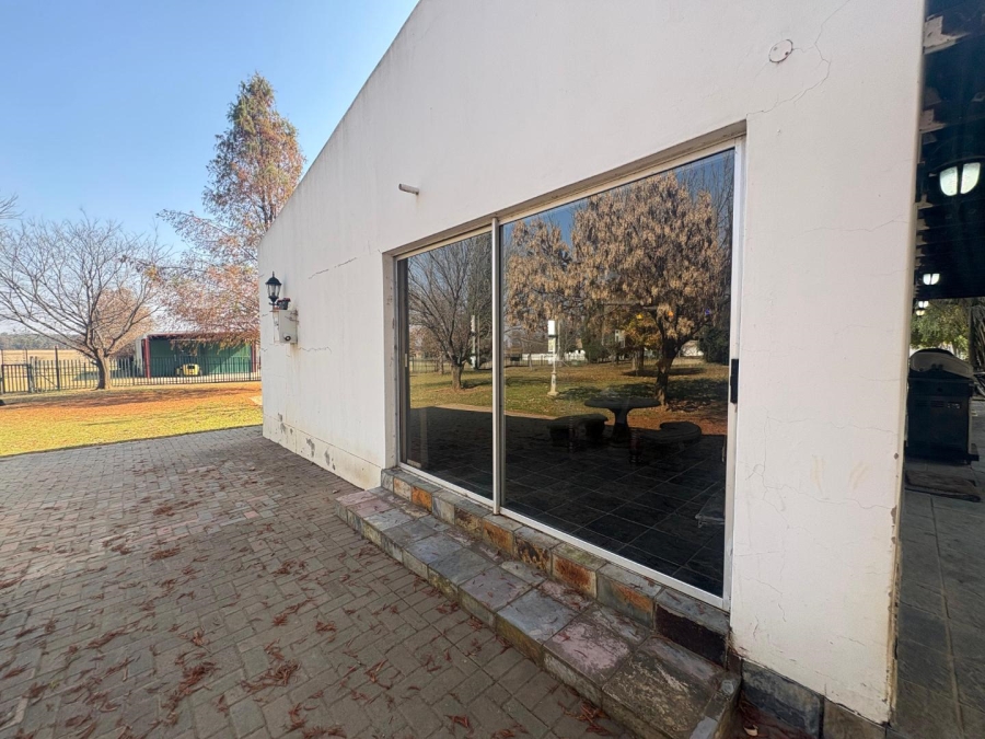 7 Bedroom Property for Sale in Walker Fruit Farms Gauteng