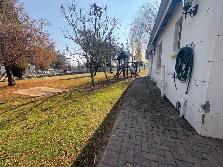 7 Bedroom Property for Sale in Walker Fruit Farms Gauteng