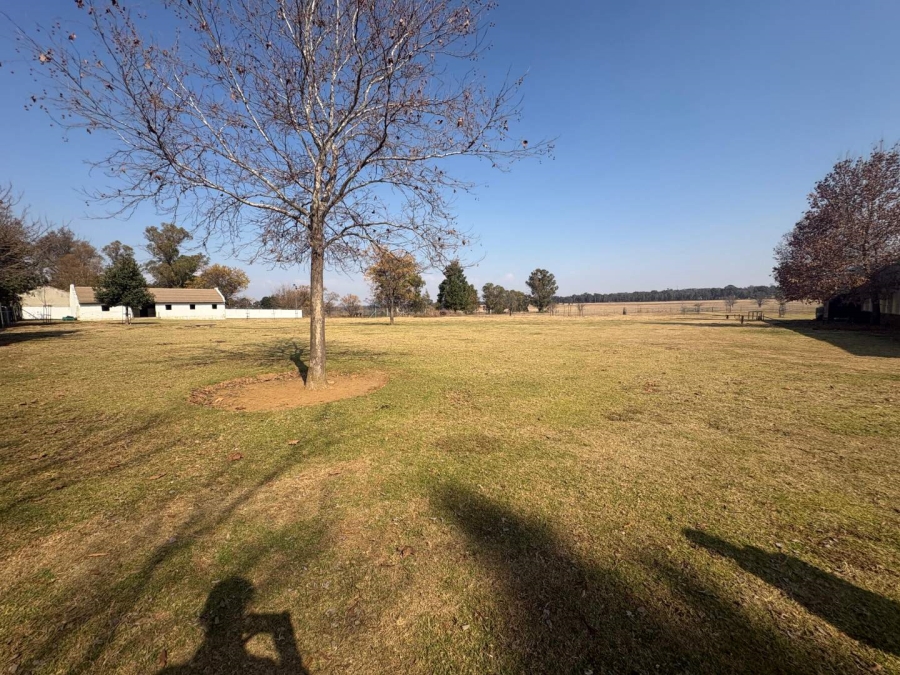 7 Bedroom Property for Sale in Walker Fruit Farms Gauteng