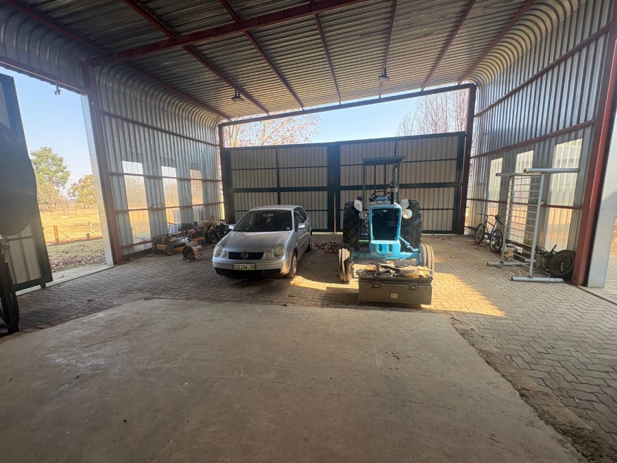 7 Bedroom Property for Sale in Walker Fruit Farms Gauteng