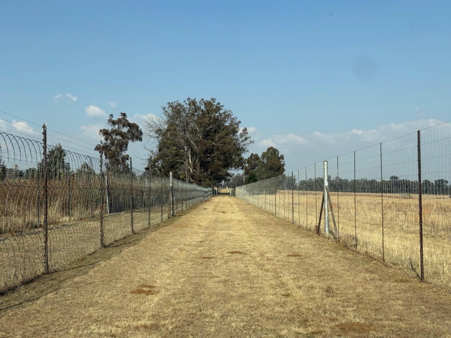 7 Bedroom Property for Sale in Walker Fruit Farms Gauteng