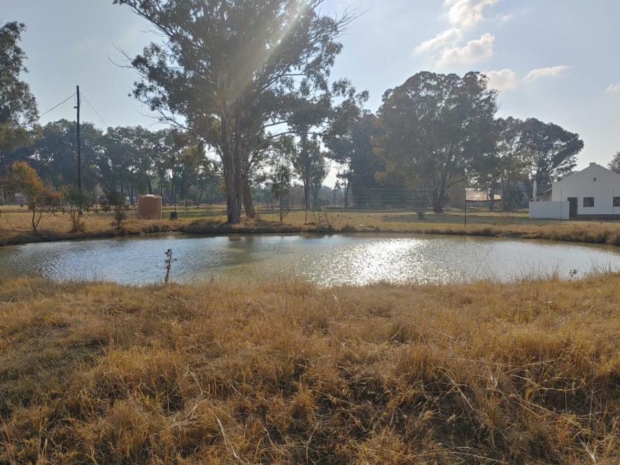 7 Bedroom Property for Sale in Walker Fruit Farms Gauteng