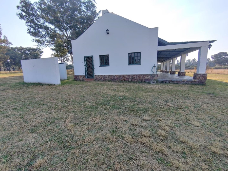 7 Bedroom Property for Sale in Walker Fruit Farms Gauteng