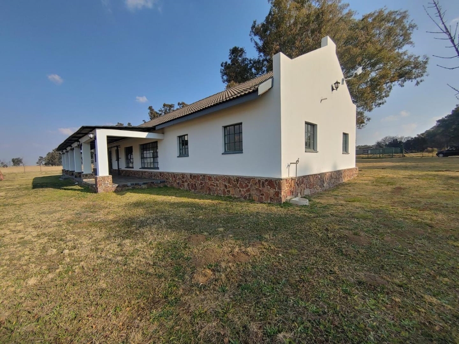 7 Bedroom Property for Sale in Walker Fruit Farms Gauteng