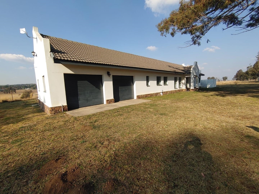 7 Bedroom Property for Sale in Walker Fruit Farms Gauteng
