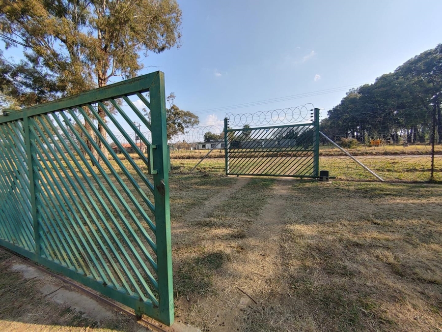7 Bedroom Property for Sale in Walker Fruit Farms Gauteng