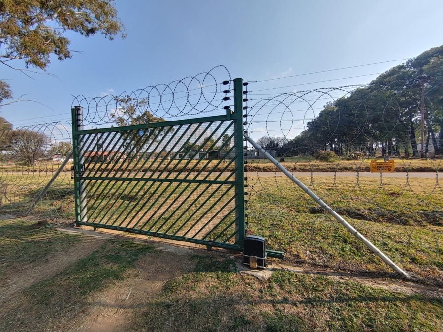 7 Bedroom Property for Sale in Walker Fruit Farms Gauteng