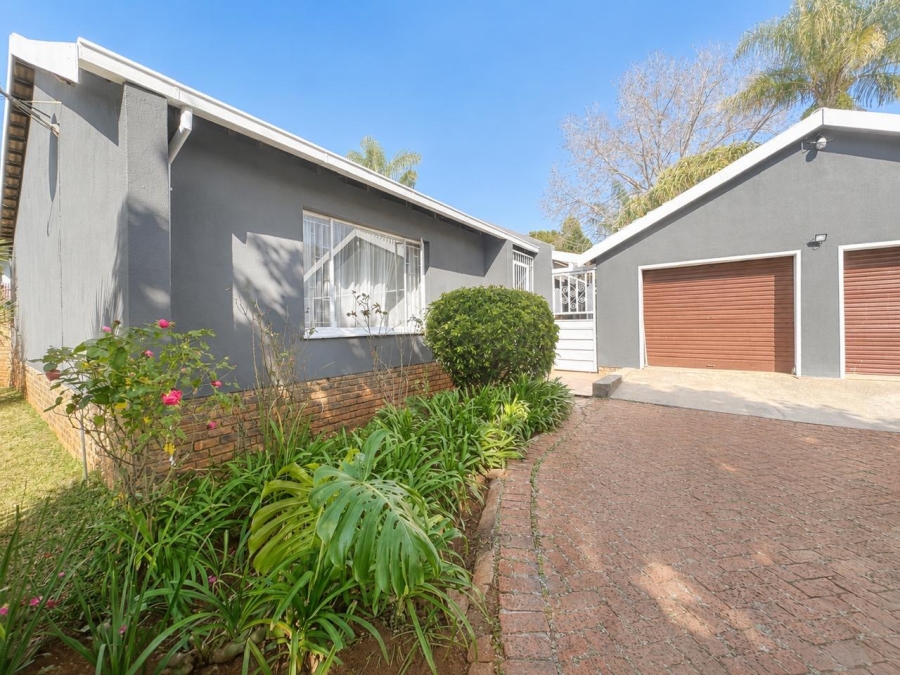 3 Bedroom Property for Sale in Garsfontein Gauteng