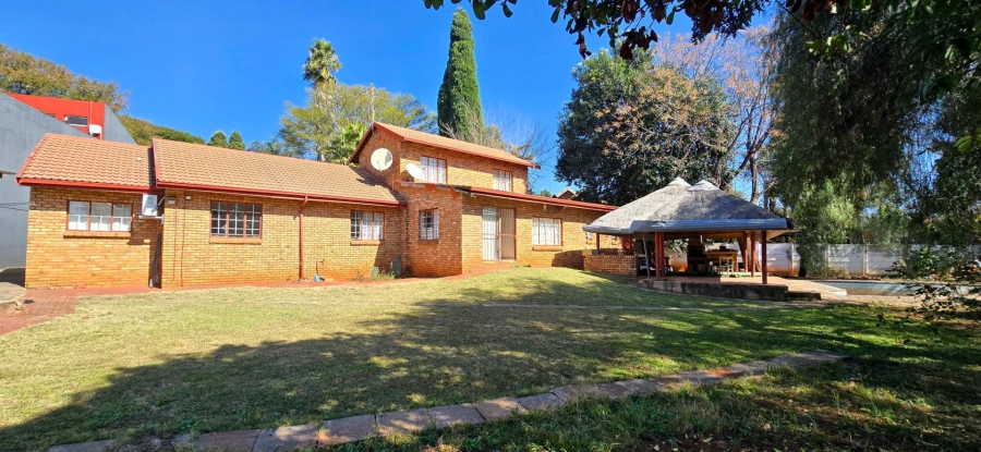 7 Bedroom Property for Sale in Garsfontein Gauteng