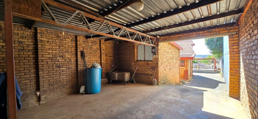 7 Bedroom Property for Sale in Garsfontein Gauteng