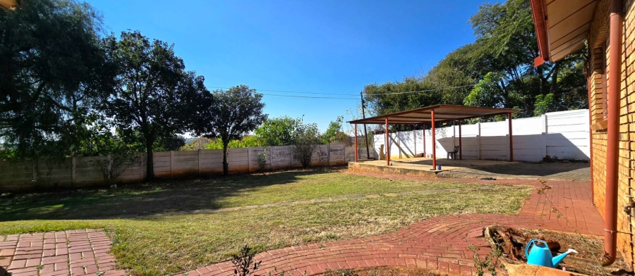 7 Bedroom Property for Sale in Garsfontein Gauteng