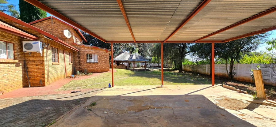 7 Bedroom Property for Sale in Garsfontein Gauteng