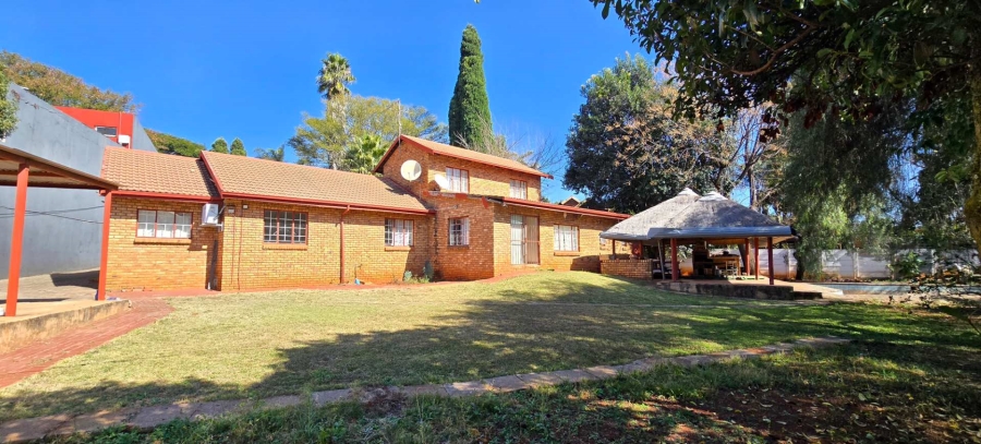 7 Bedroom Property for Sale in Garsfontein Gauteng