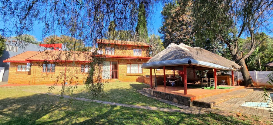 7 Bedroom Property for Sale in Garsfontein Gauteng