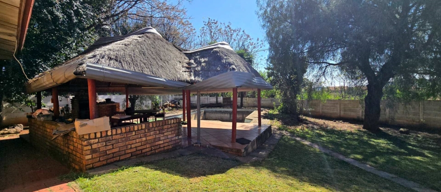 7 Bedroom Property for Sale in Garsfontein Gauteng