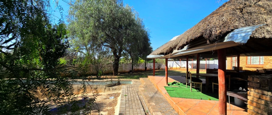 7 Bedroom Property for Sale in Garsfontein Gauteng