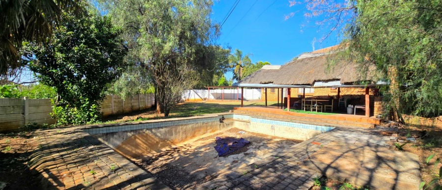 7 Bedroom Property for Sale in Garsfontein Gauteng