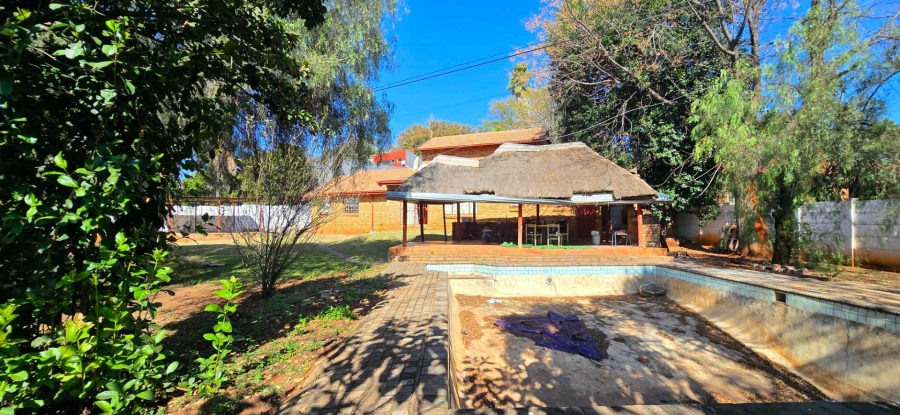 7 Bedroom Property for Sale in Garsfontein Gauteng