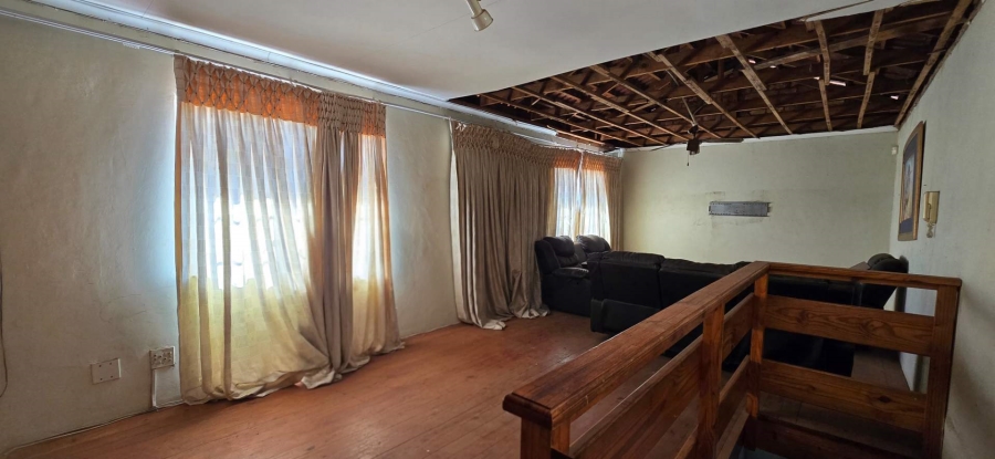 7 Bedroom Property for Sale in Garsfontein Gauteng