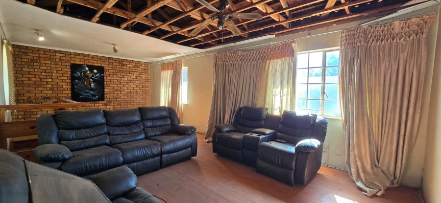 7 Bedroom Property for Sale in Garsfontein Gauteng