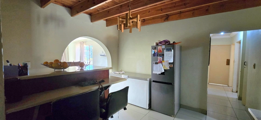 7 Bedroom Property for Sale in Garsfontein Gauteng