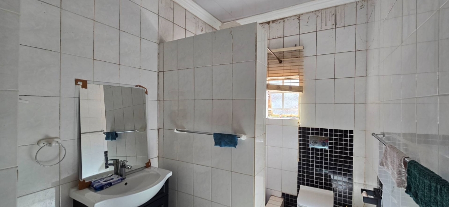 7 Bedroom Property for Sale in Garsfontein Gauteng