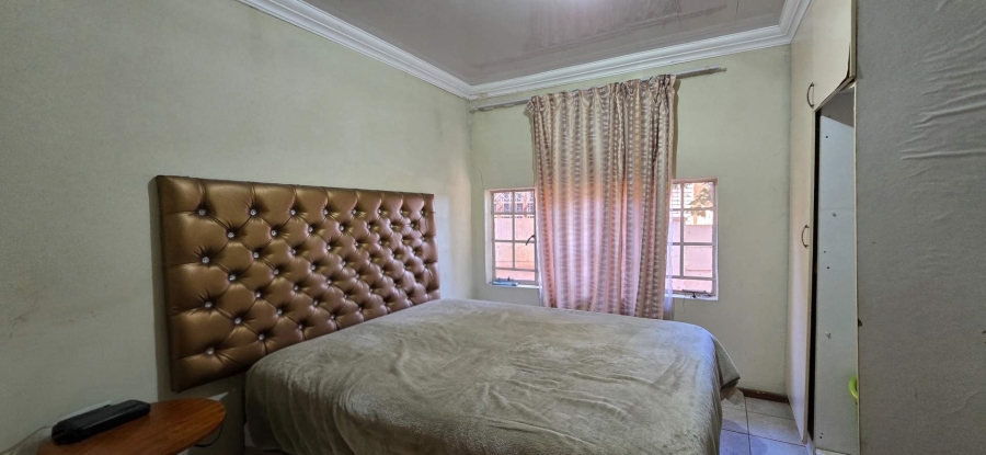 7 Bedroom Property for Sale in Garsfontein Gauteng