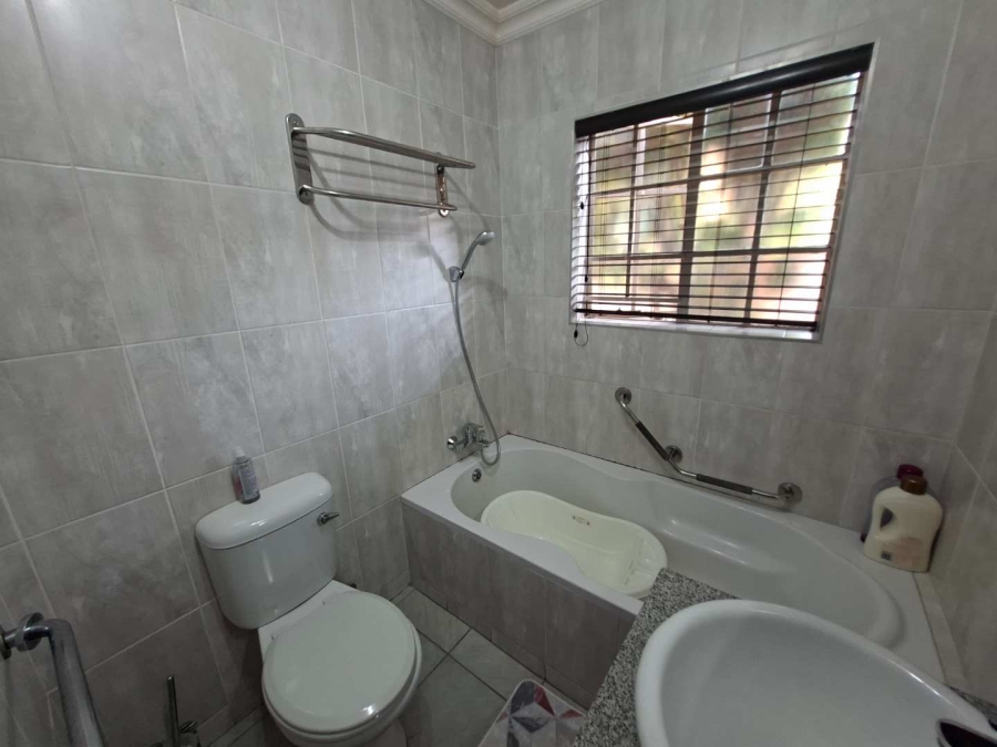 2 Bedroom Property for Sale in Allens Nek Gauteng
