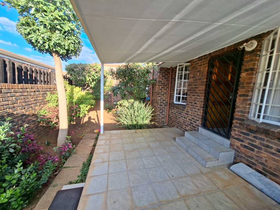 2 Bedroom Property for Sale in Allens Nek Gauteng