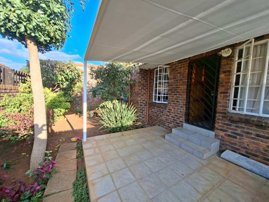 2 Bedroom Property for Sale in Allens Nek Gauteng