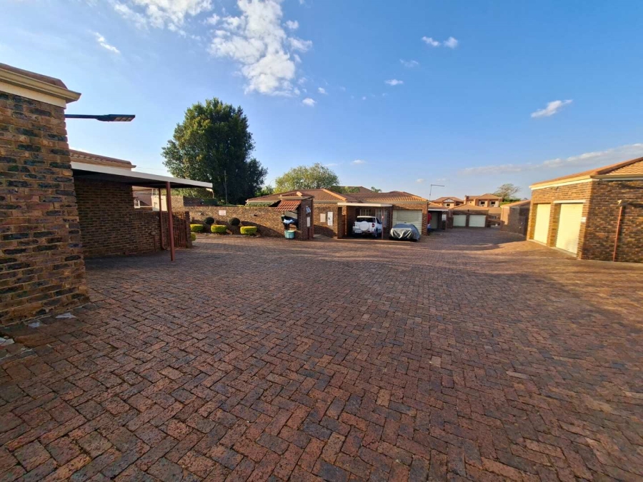 2 Bedroom Property for Sale in Allens Nek Gauteng