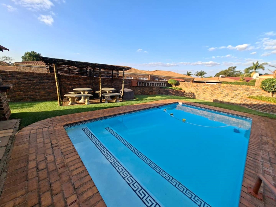2 Bedroom Property for Sale in Allens Nek Gauteng