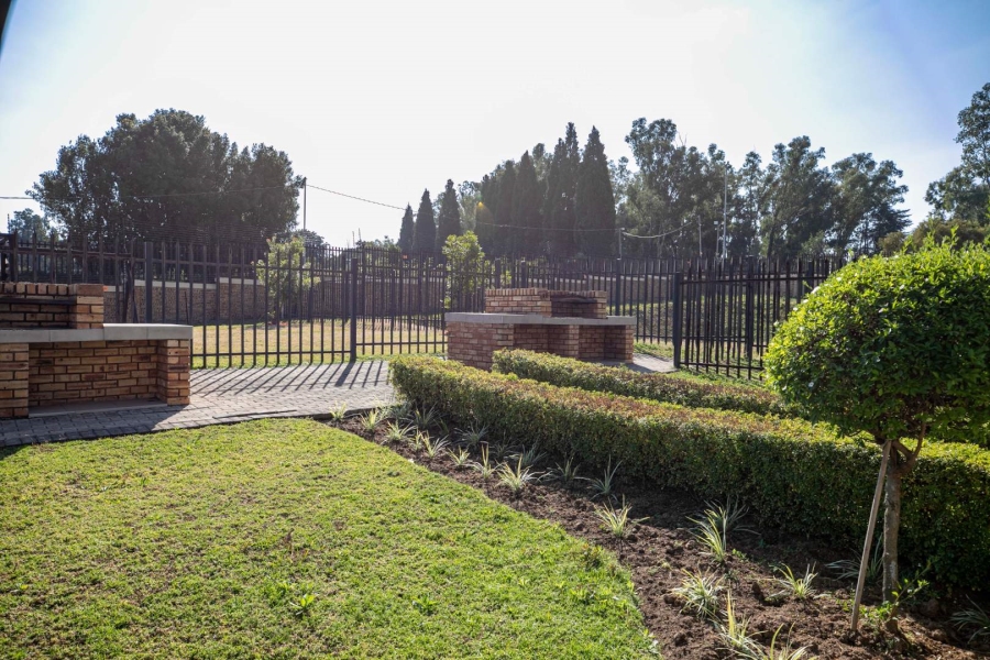2 Bedroom Property for Sale in Honeypark Gauteng