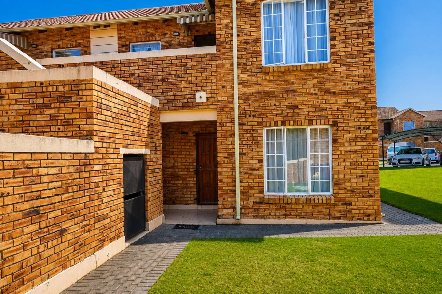 2 Bedroom Property for Sale in Honeypark Gauteng