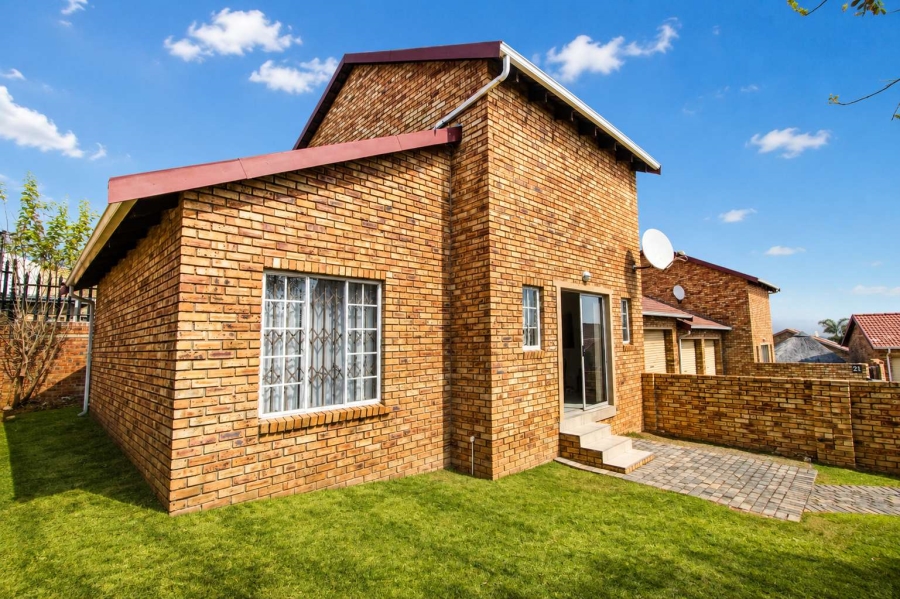 3 Bedroom Property for Sale in Wilgeheuwel Gauteng