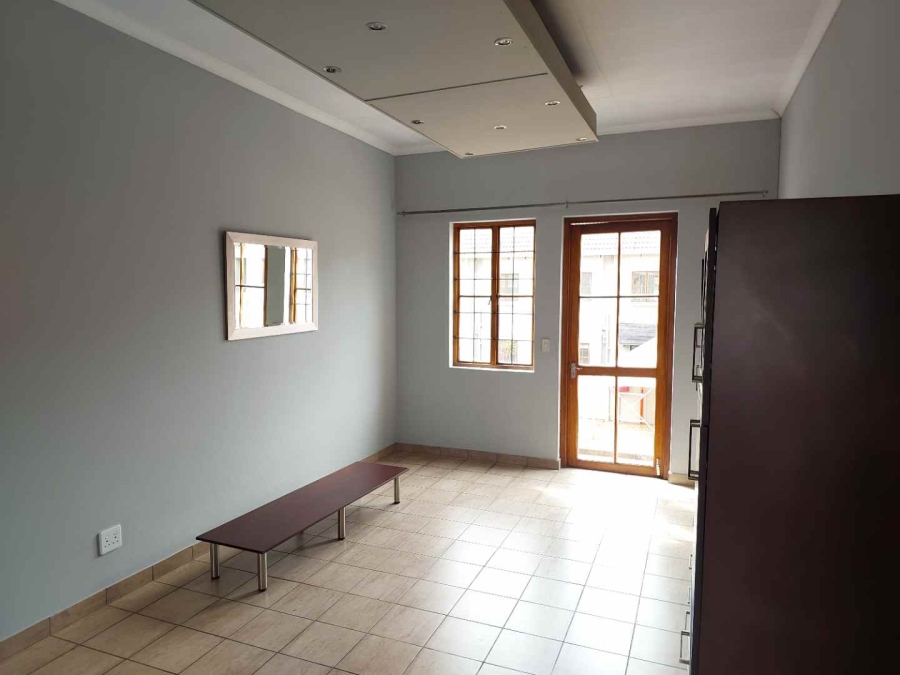 To Let 1 Bedroom Property for Rent in Saxonwold Gauteng