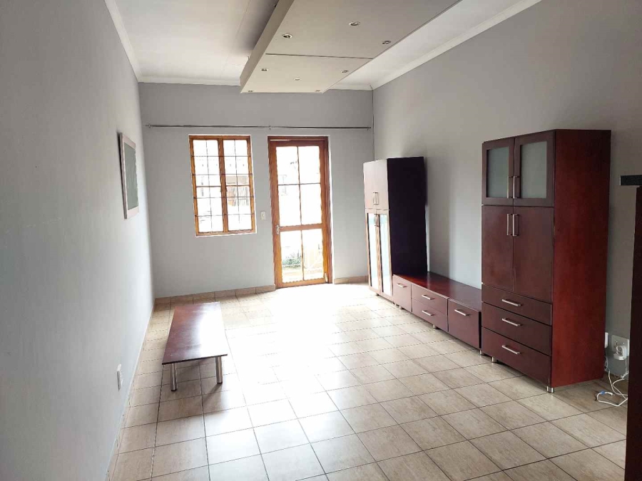 To Let 1 Bedroom Property for Rent in Saxonwold Gauteng