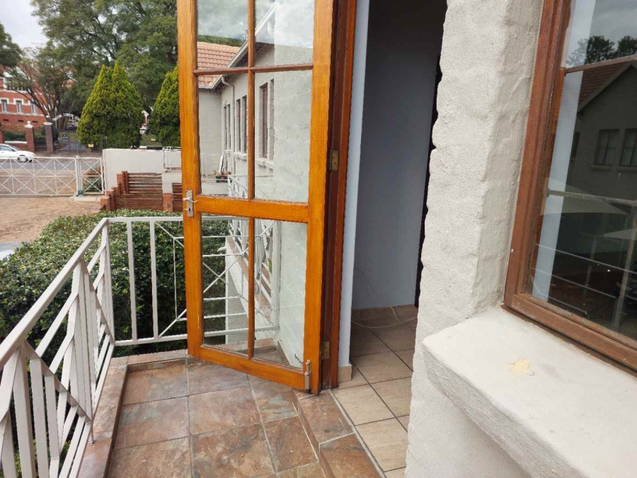 To Let 1 Bedroom Property for Rent in Saxonwold Gauteng