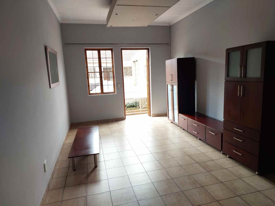 To Let 1 Bedroom Property for Rent in Saxonwold Gauteng