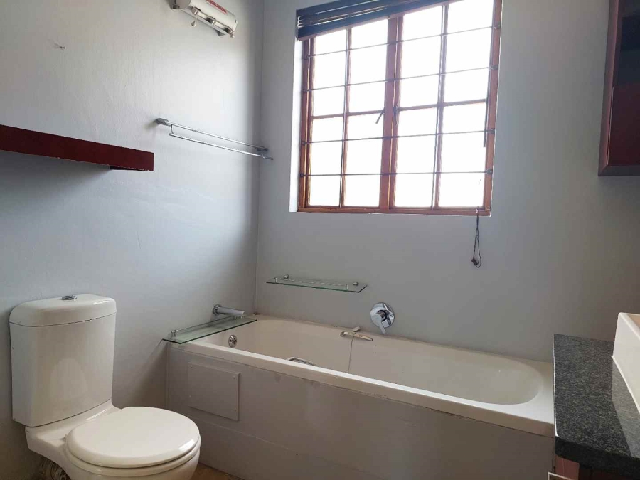 To Let 1 Bedroom Property for Rent in Saxonwold Gauteng