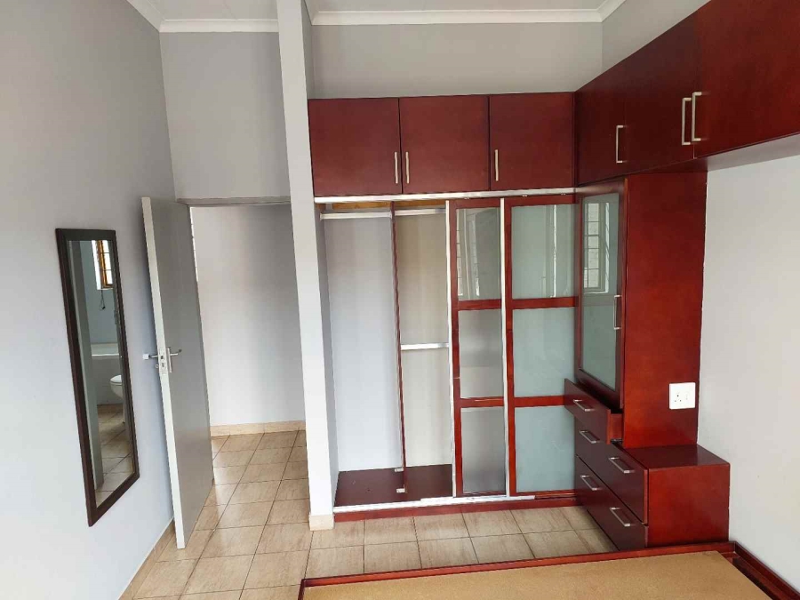 To Let 1 Bedroom Property for Rent in Saxonwold Gauteng