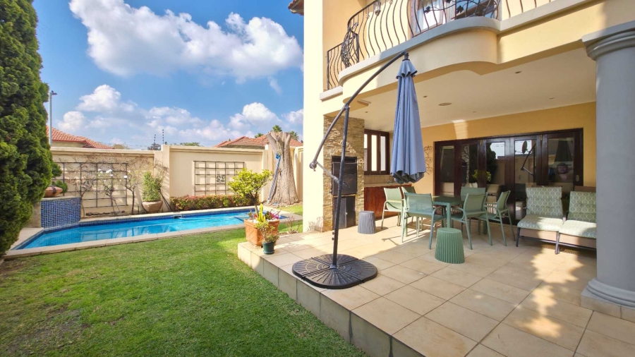 To Let 4 Bedroom Property for Rent in Sandown Gauteng