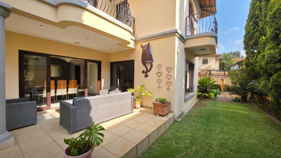 To Let 4 Bedroom Property for Rent in Sandown Gauteng