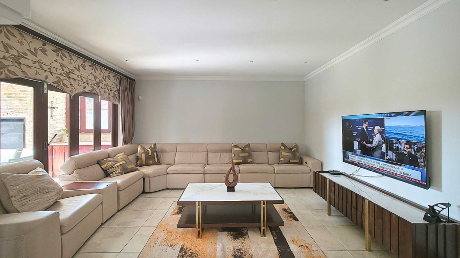 To Let 4 Bedroom Property for Rent in Sandown Gauteng